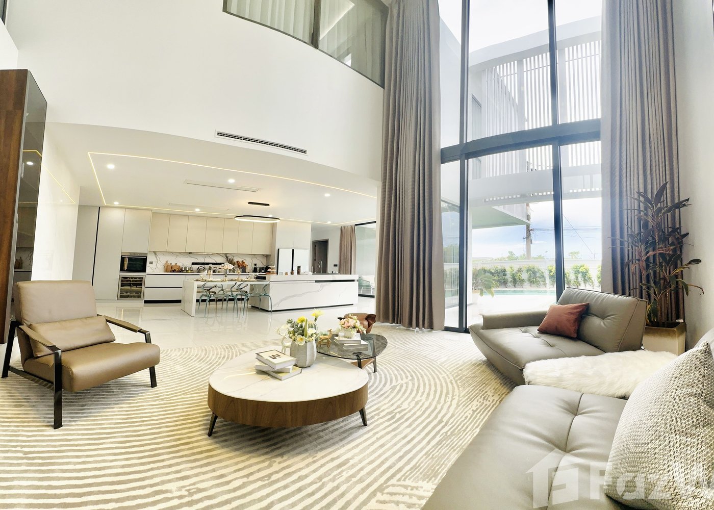 Larimar Villa — гостиная двойной высоты
